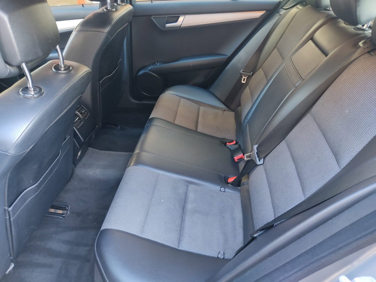Mercedes-Benz Classe C Station Wagon 220 CDI BlueEFFICIENCY Avantgarde AMG (10)