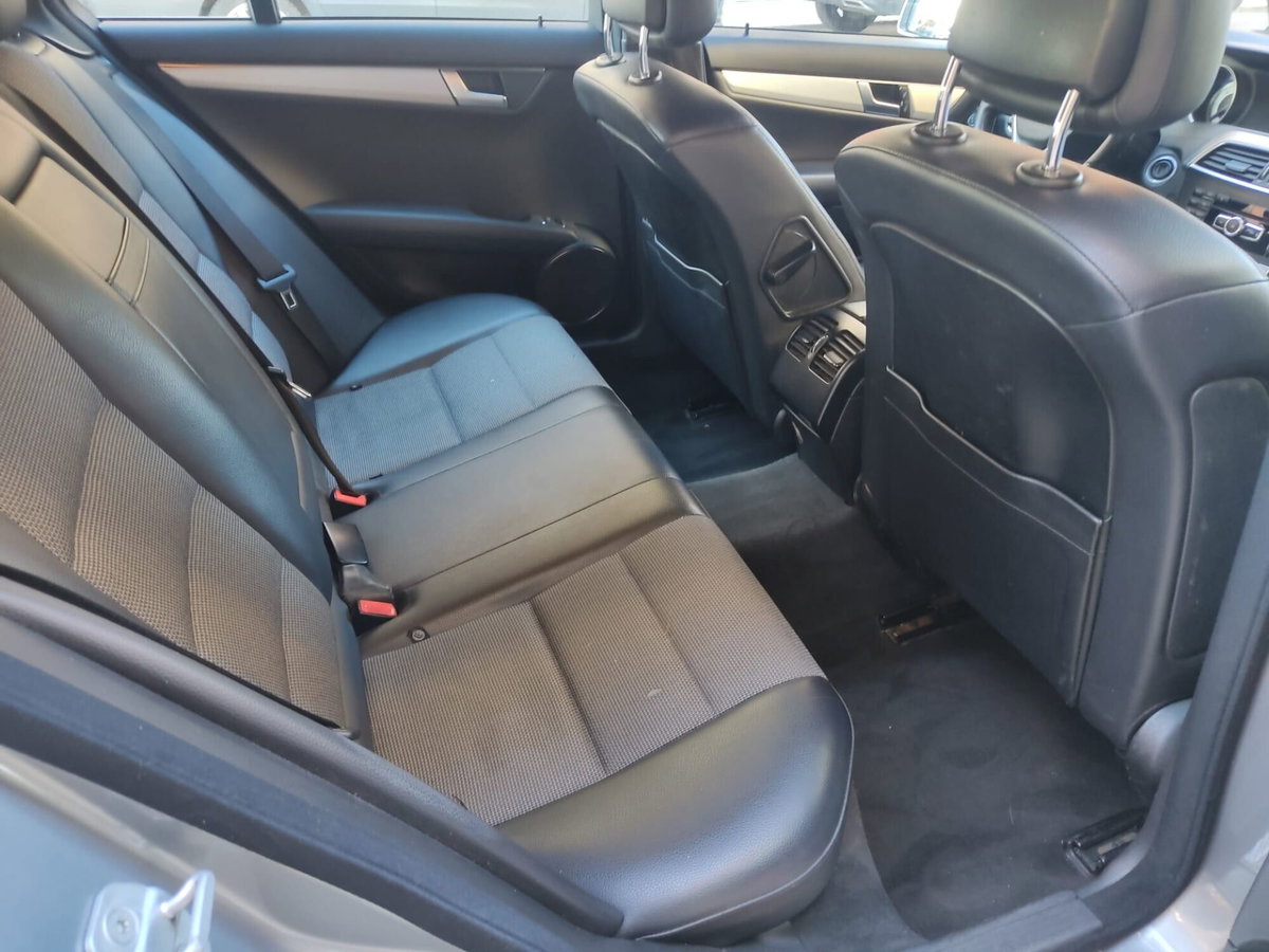 Mercedes-Benz Classe C Station Wagon 220 CDI BlueEFFICIENCY Avantgarde AMG (9)