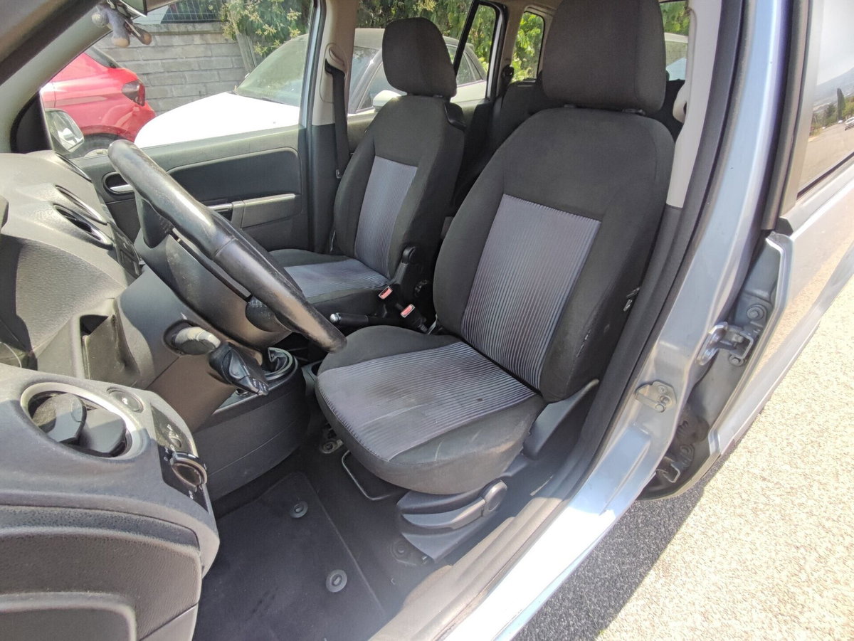 Ford Fusion 1.4 TDCi 5p. Plus (11)