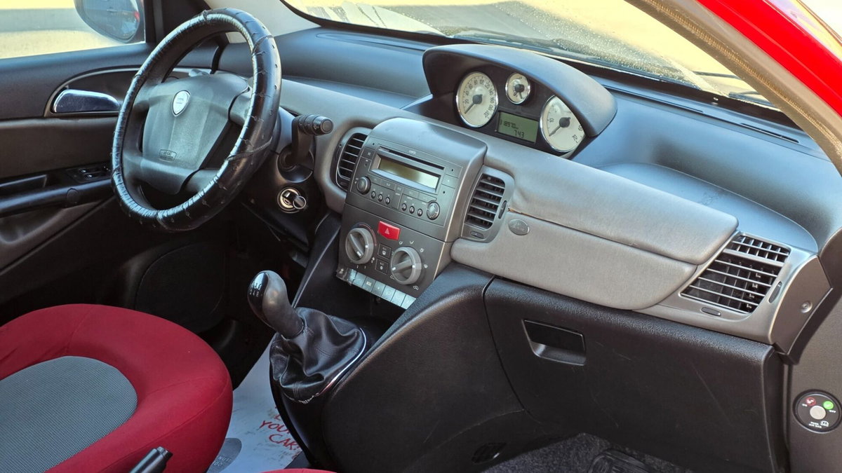 Lancia Ypsilon Multijet 16V Platino (10)