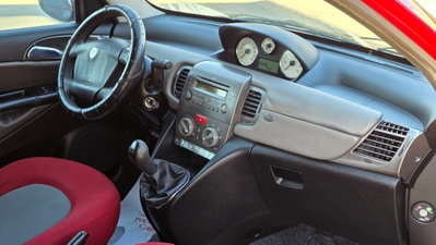 Lancia Ypsilon Multijet 16V Platino (10)