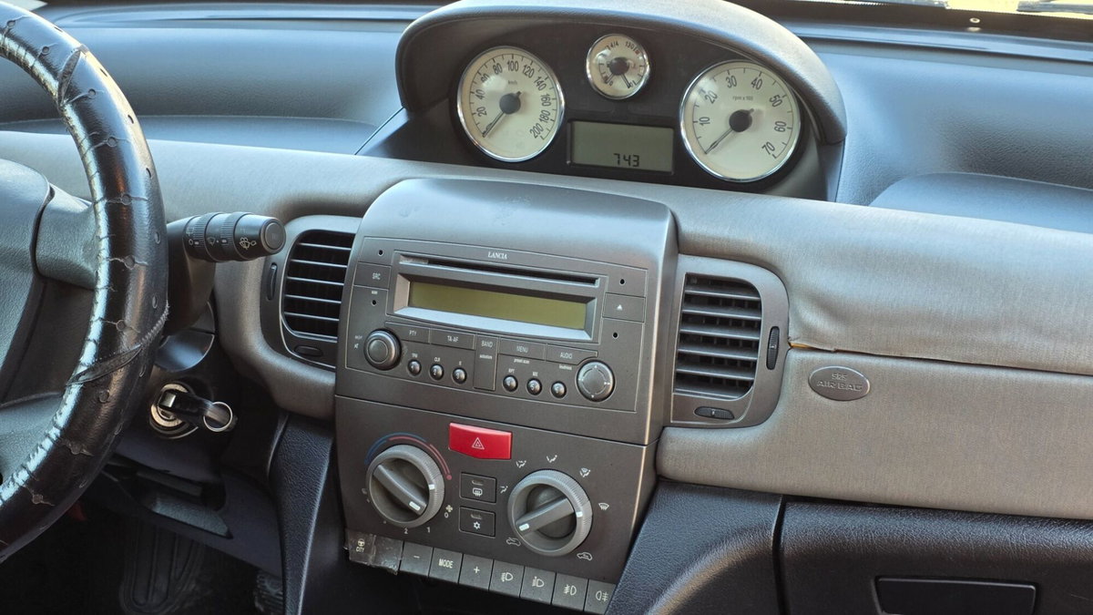 Lancia Ypsilon Multijet 16V Platino (12)