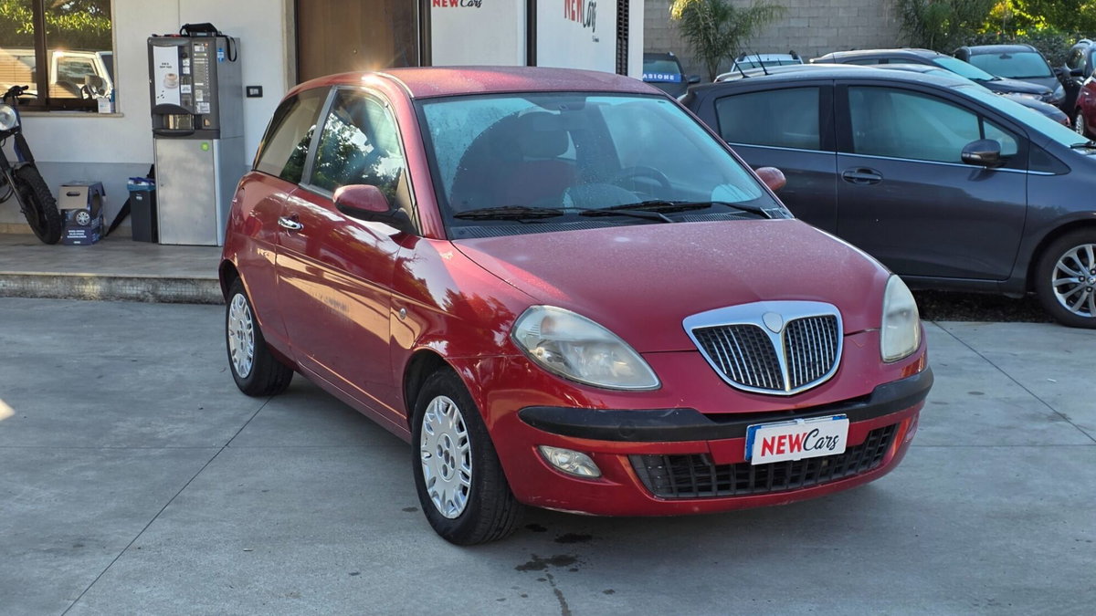 Lancia Ypsilon Multijet 16V Platino (2)
