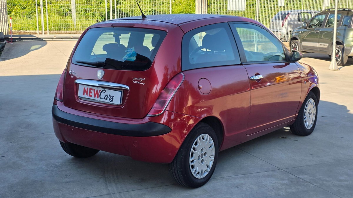 Lancia Ypsilon Multijet 16V Platino (6)