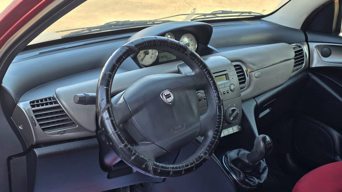 Lancia Ypsilon Multijet 16V Platino (7)