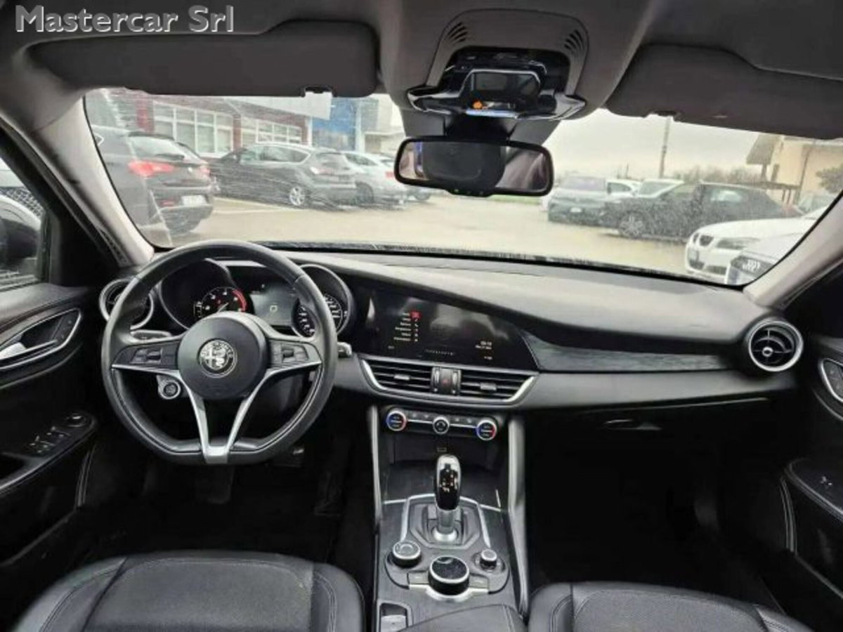 Alfa Romeo Giulia 2.2 Turbodiesel 180 CV AT8 AWD Q4 Super (9)