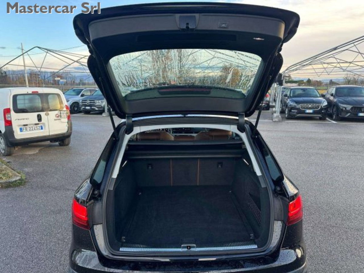 Audi A4 Allroad Allroad 40 2.0 tdi mhev Identity Contrast quattro 204cv s-tronic (15)