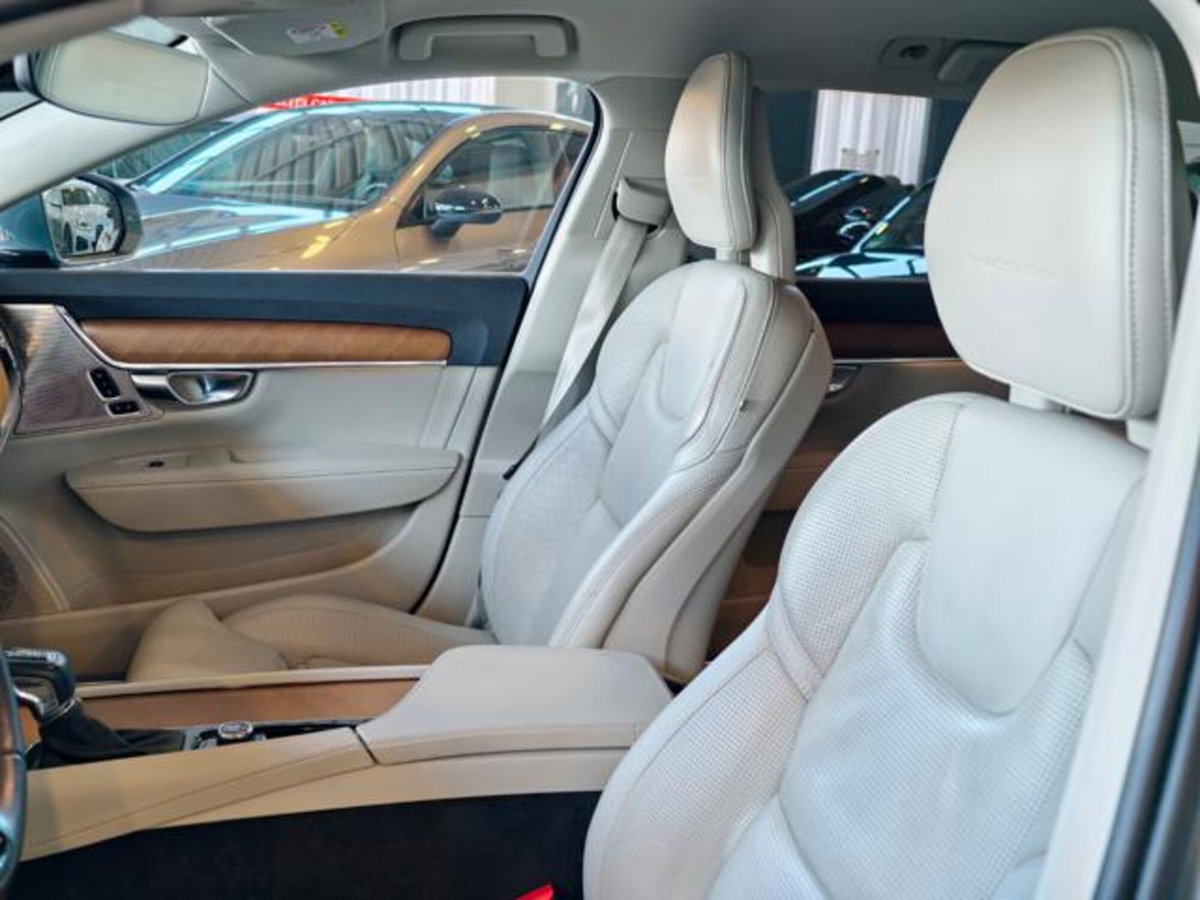 Volvo V90 D4 AWD Geartronic Inscription (13)