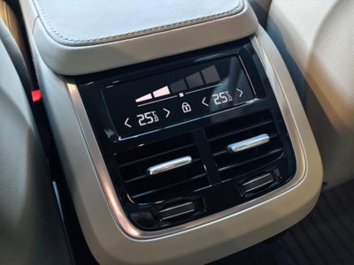 Volvo V90 D4 AWD Geartronic Inscription (14)