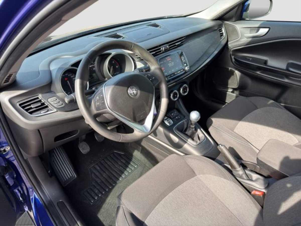 Alfa Romeo Giulietta 1.6 JTDm Giulietta 120cv (9)