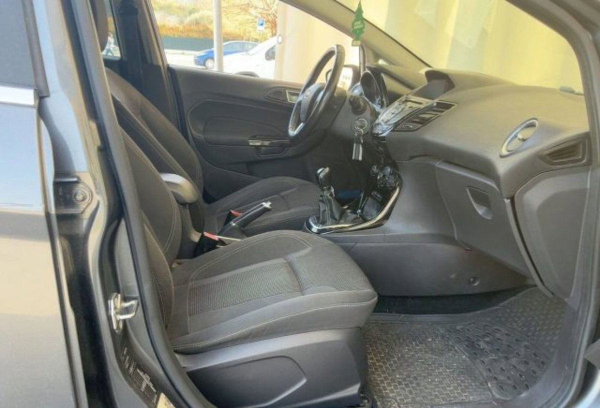 Ford Fiesta 1.4 5p. Bz.- GPL Titanium (6)