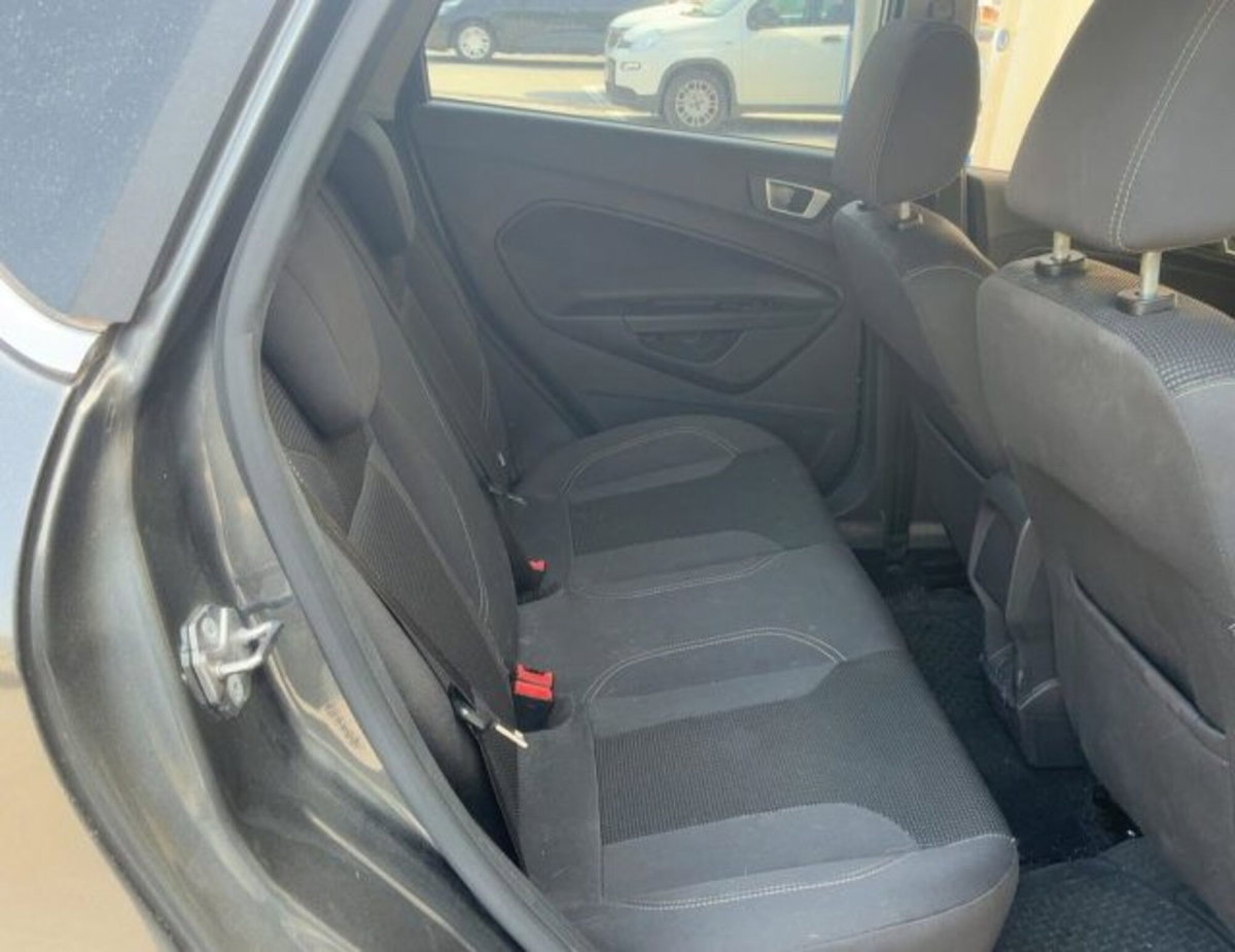 Ford Fiesta 1.4 5p. Bz.- GPL Titanium (9)
