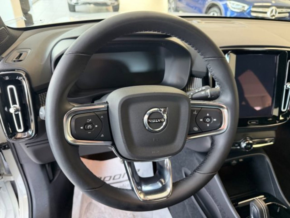 Volvo XC40 T5 Recharge Plug-in Hybrid R-design (10)