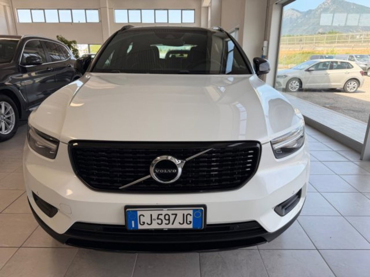Volvo XC40 T5 Recharge Plug-in Hybrid R-design (2)