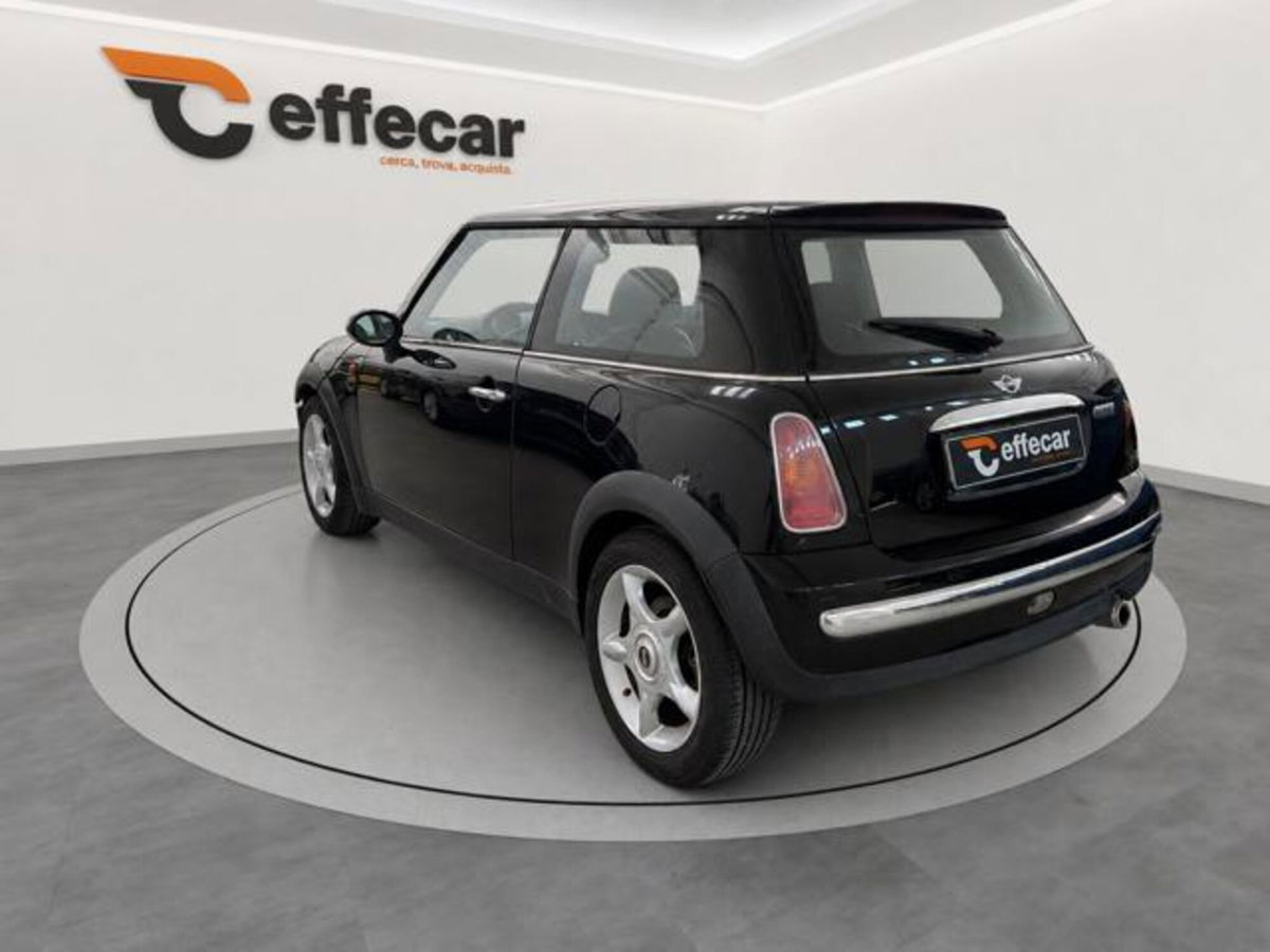 MINI Mini 1.6 16V Cooper (4)