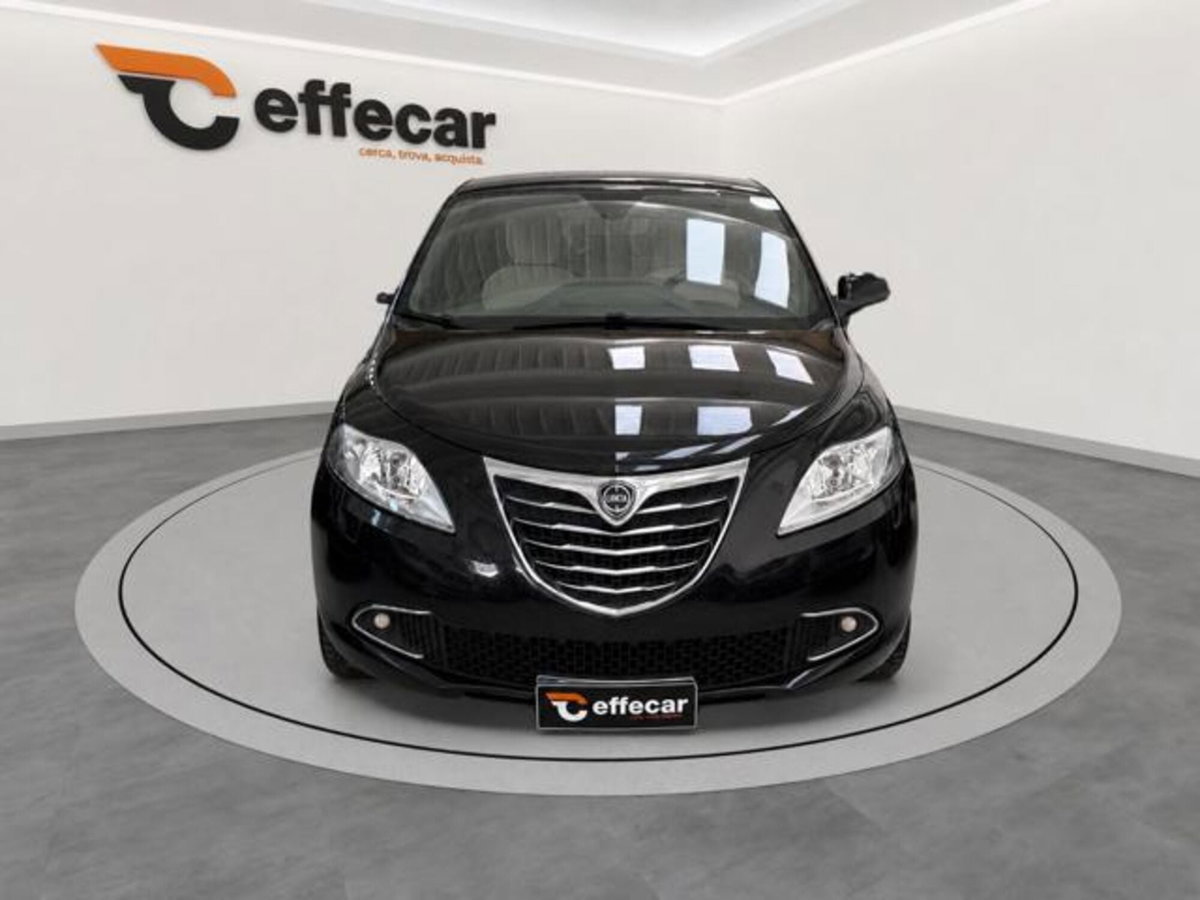 Lancia Ypsilon 1.2 69 CV 5 porte GPL Ecochic Gold (2)