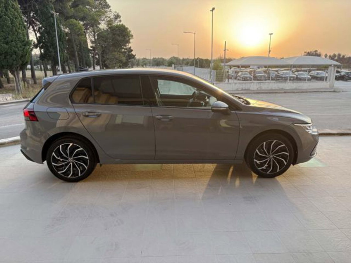 Volkswagen Golf Variant 2.0 TDI SCR DSG Life (4)
