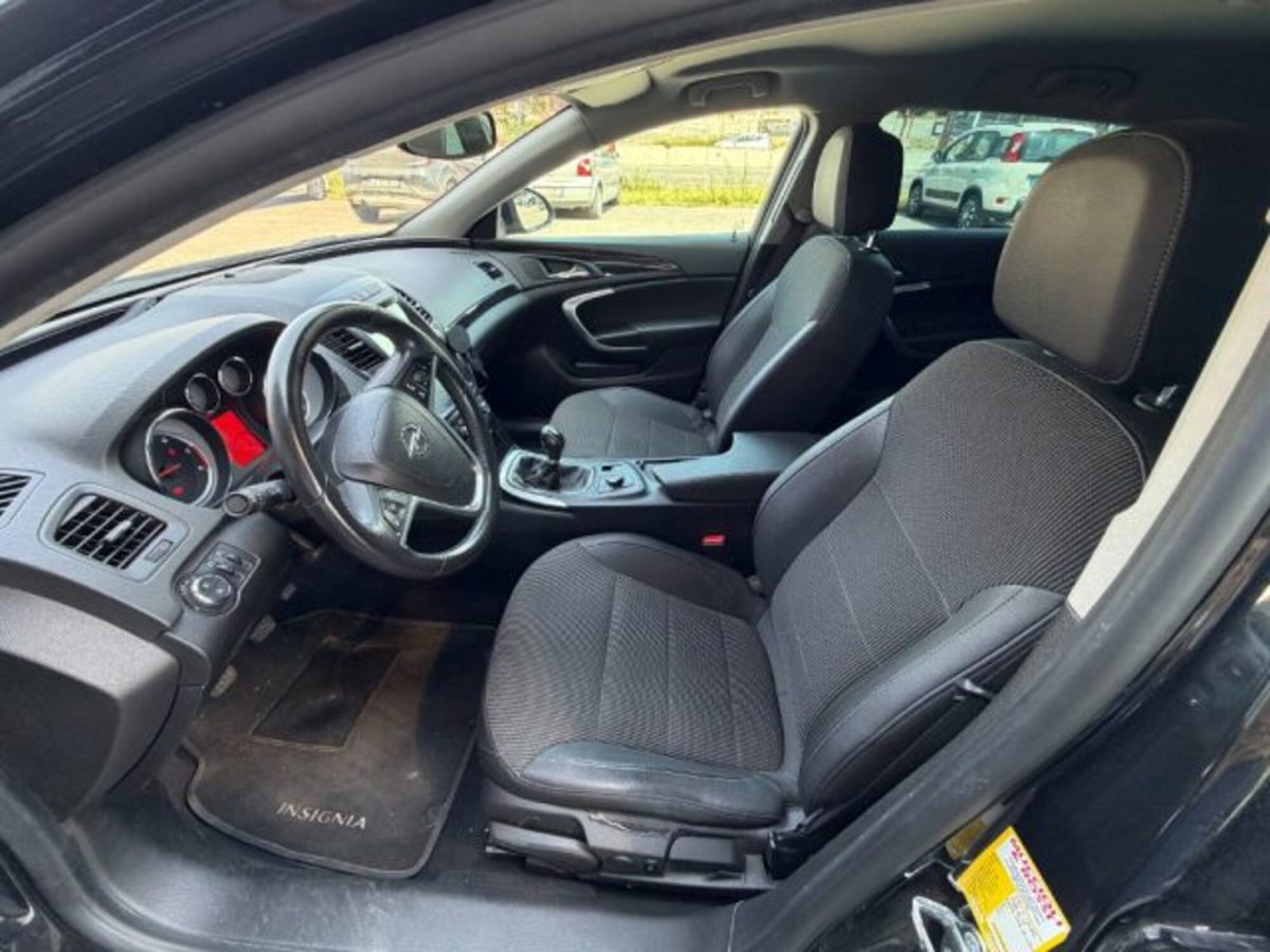 Opel Insignia Station Wagon CDTI 160CV Sports Cosmo (9)