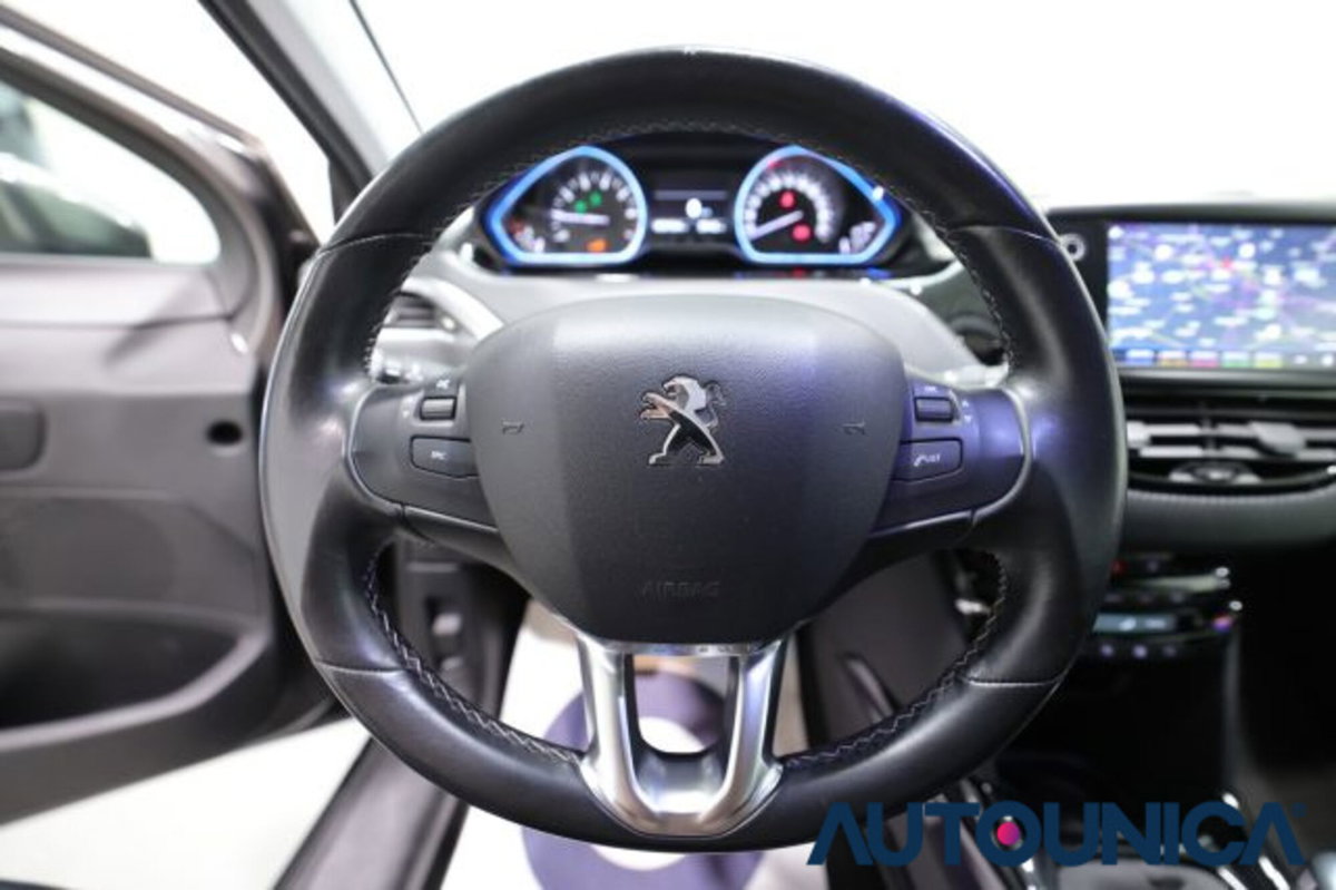Peugeot 2008 PureTech 130 S&S Allure (7)