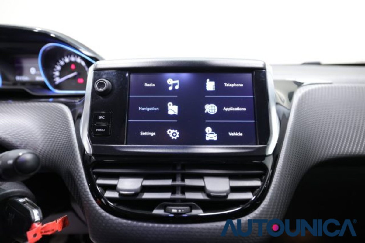 Peugeot 2008 PureTech 130 S&S Allure (9)