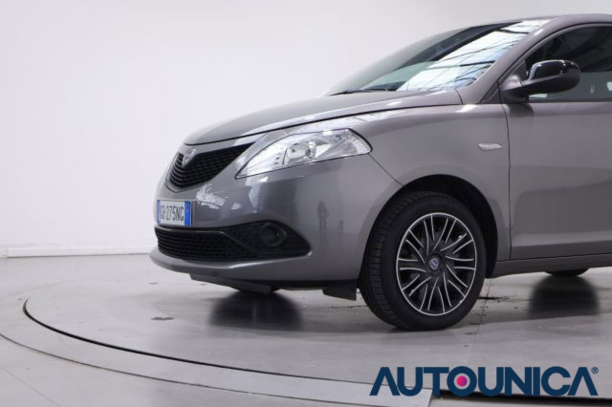 Lancia Ypsilon 1.2 69 CV 5 porte Elefantino Blu (10)