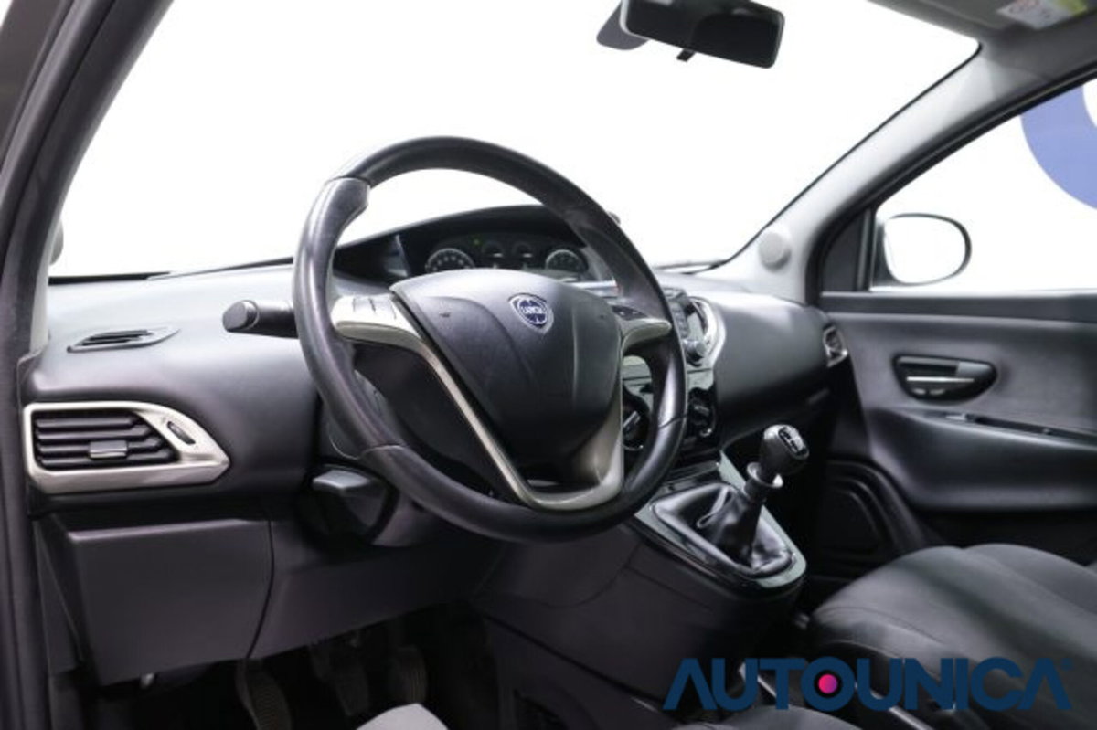Lancia Ypsilon 1.2 69 CV 5 porte Elefantino Blu (5)