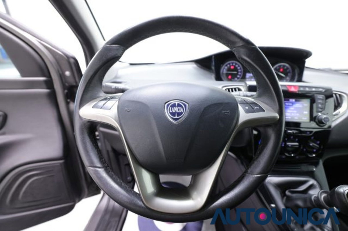 Lancia Ypsilon 1.2 69 CV 5 porte Elefantino Blu (7)