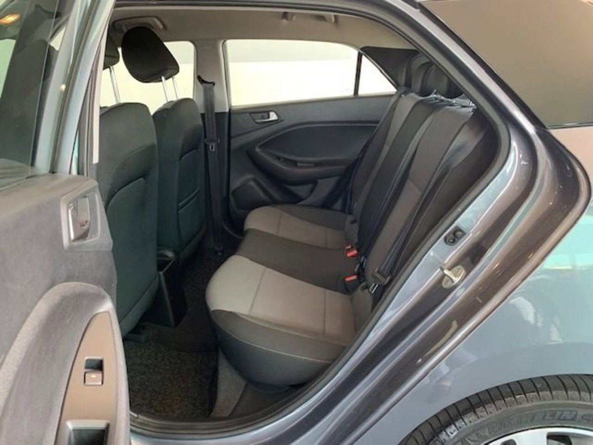 Hyundai i20 1.1 CRDi 5p. BlueDrive (13)