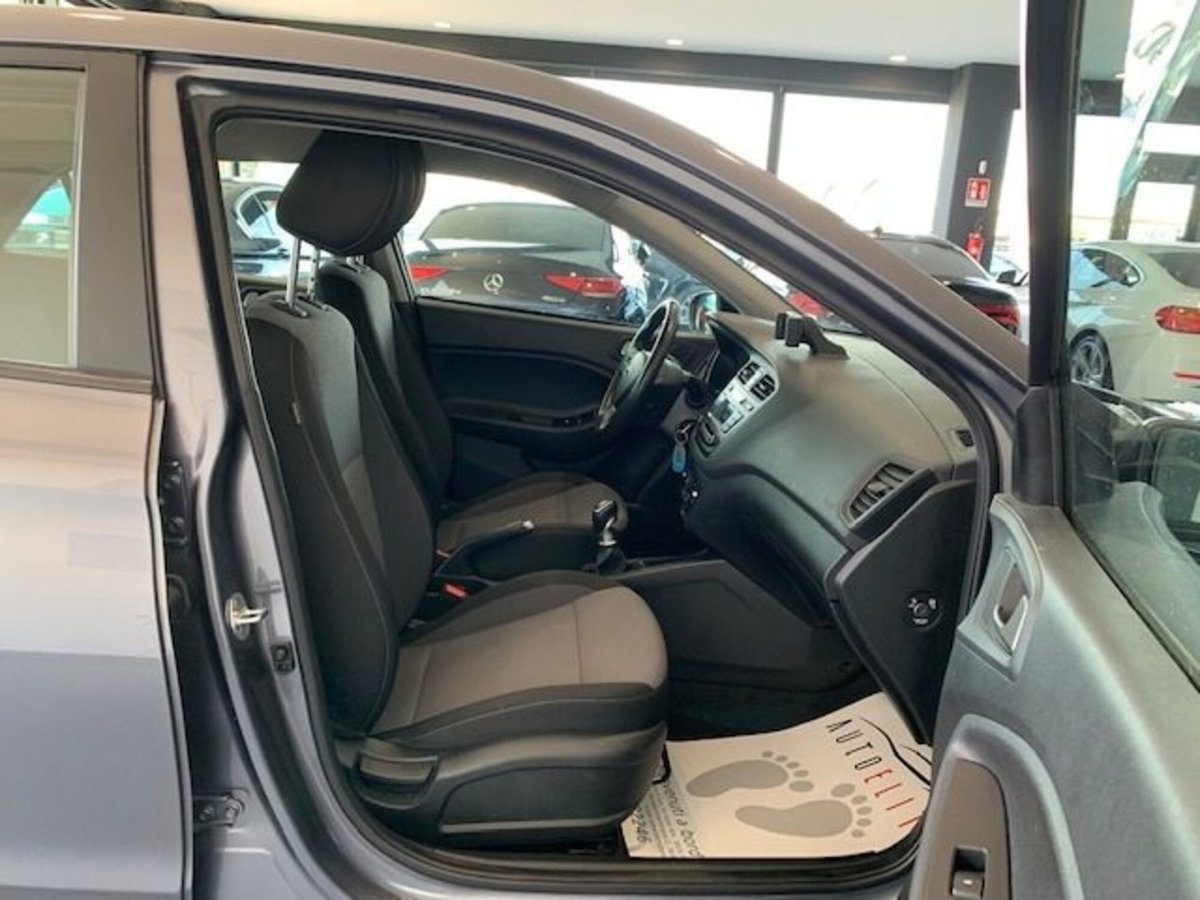 Hyundai i20 1.1 CRDi 5p. BlueDrive (14)