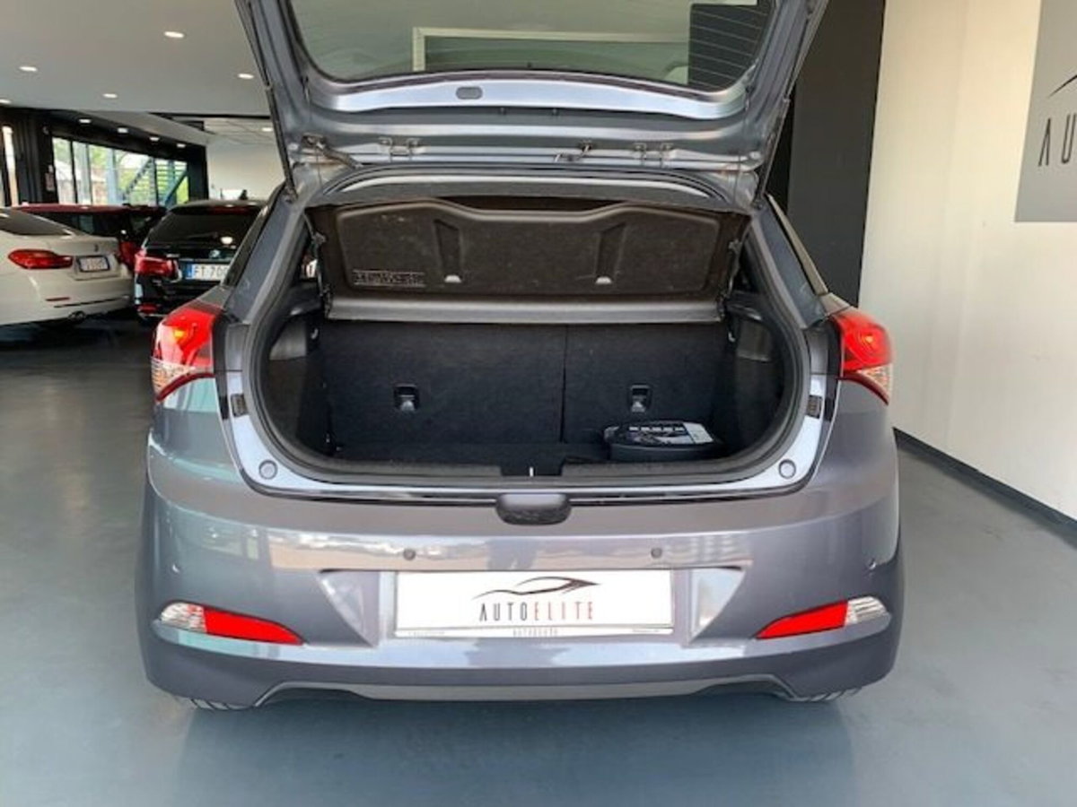 Hyundai i20 1.1 CRDi 5p. BlueDrive (17)