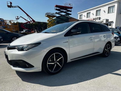 Toyota Auris Station Wagon 1.8 Hybrid Black Edition usata
