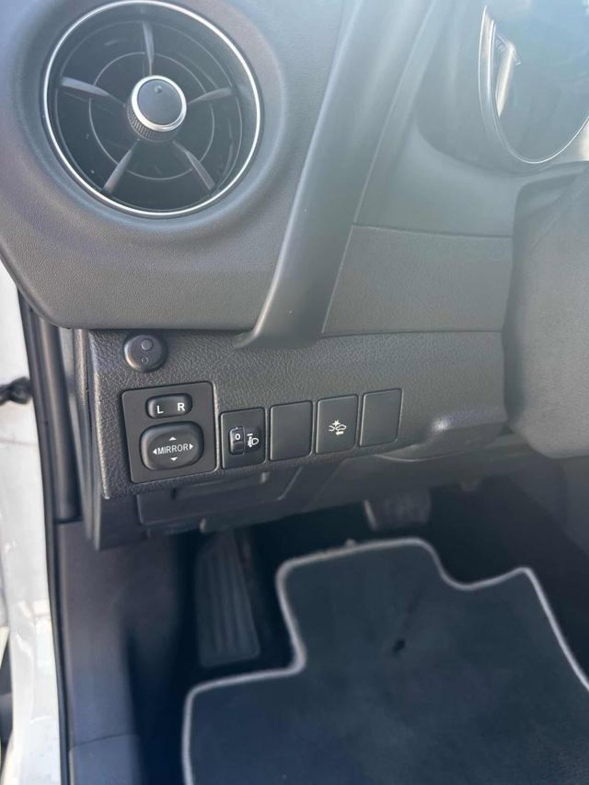 Toyota Auris Station Wagon 1.8 Hybrid Black Edition (13)