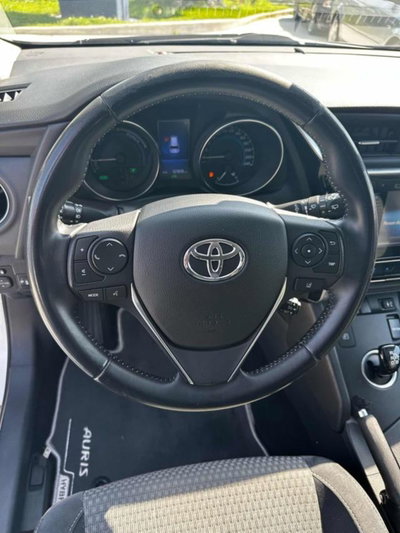 Toyota Auris Station Wagon 1.8 Hybrid Black Edition (14)