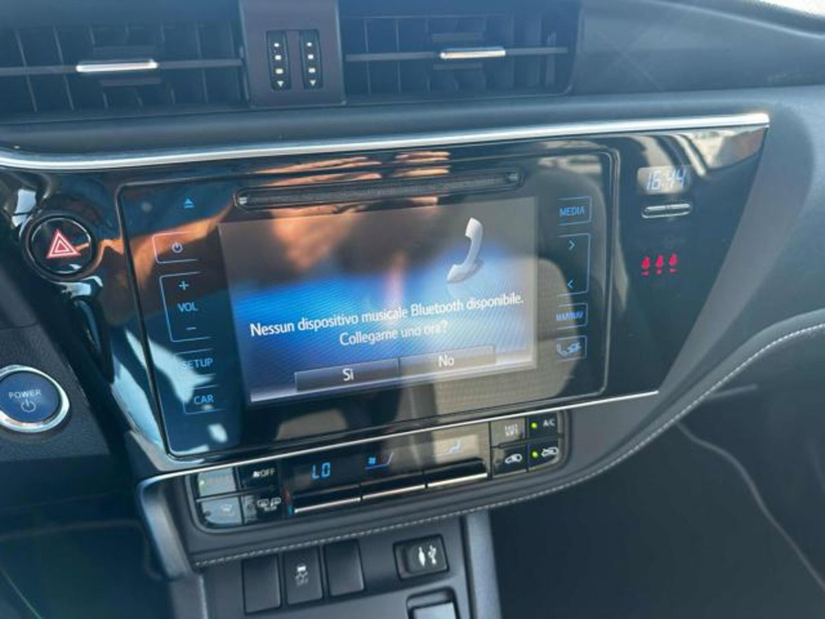 Toyota Auris Station Wagon 1.8 Hybrid Black Edition (16)