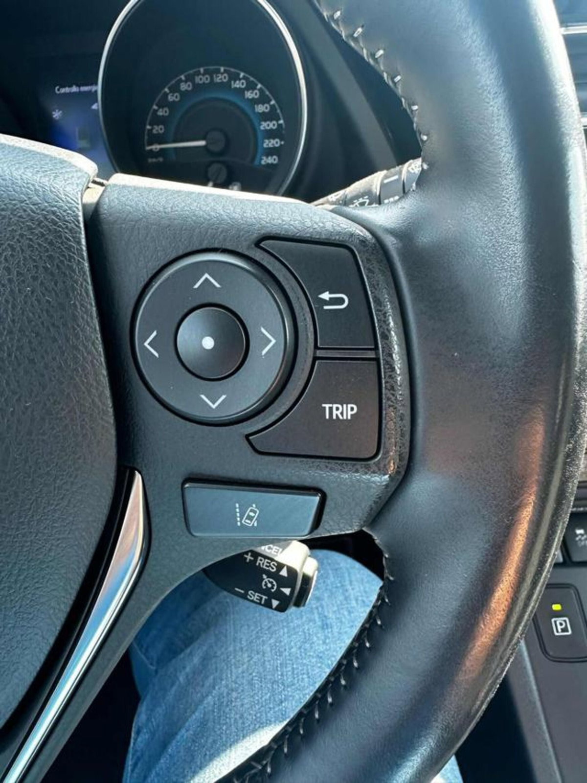 Toyota Auris Station Wagon 1.8 Hybrid Black Edition (19)