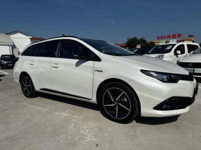 Toyota Auris Station Wagon 1.8 Hybrid Black Edition (3)