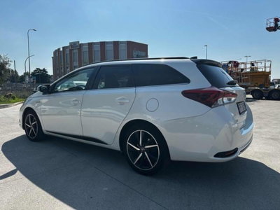 Toyota Auris Station Wagon 1.8 Hybrid Black Edition (6)