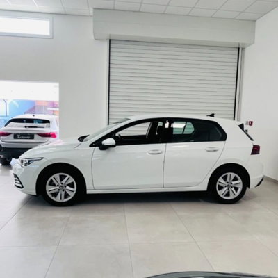 Volkswagen Golf Variant 2.0 TDI SCR DSG Life (4)
