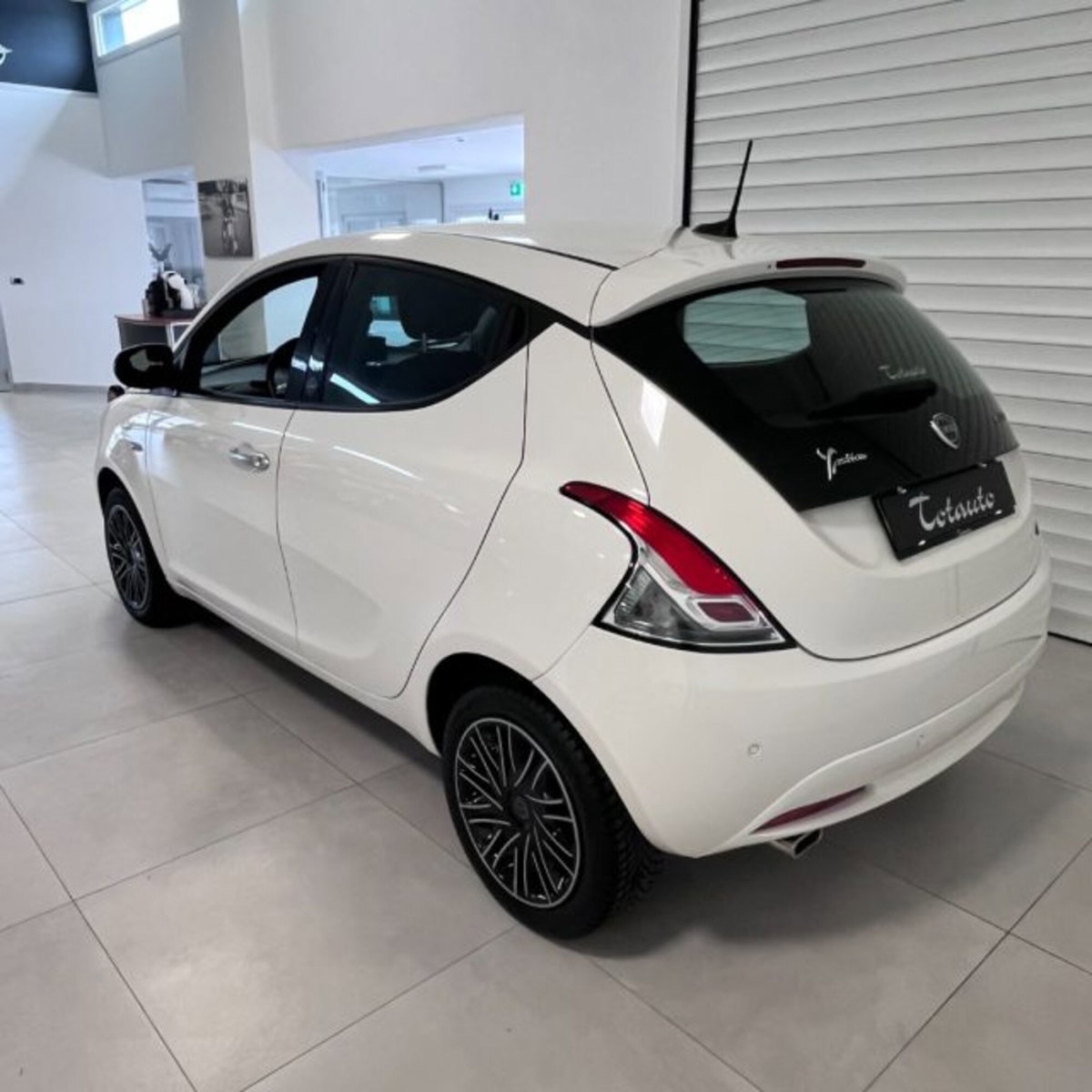 Lancia Ypsilon 1.0 FireFly 5 porte S&S Hybrid Ecochic Gold (5)