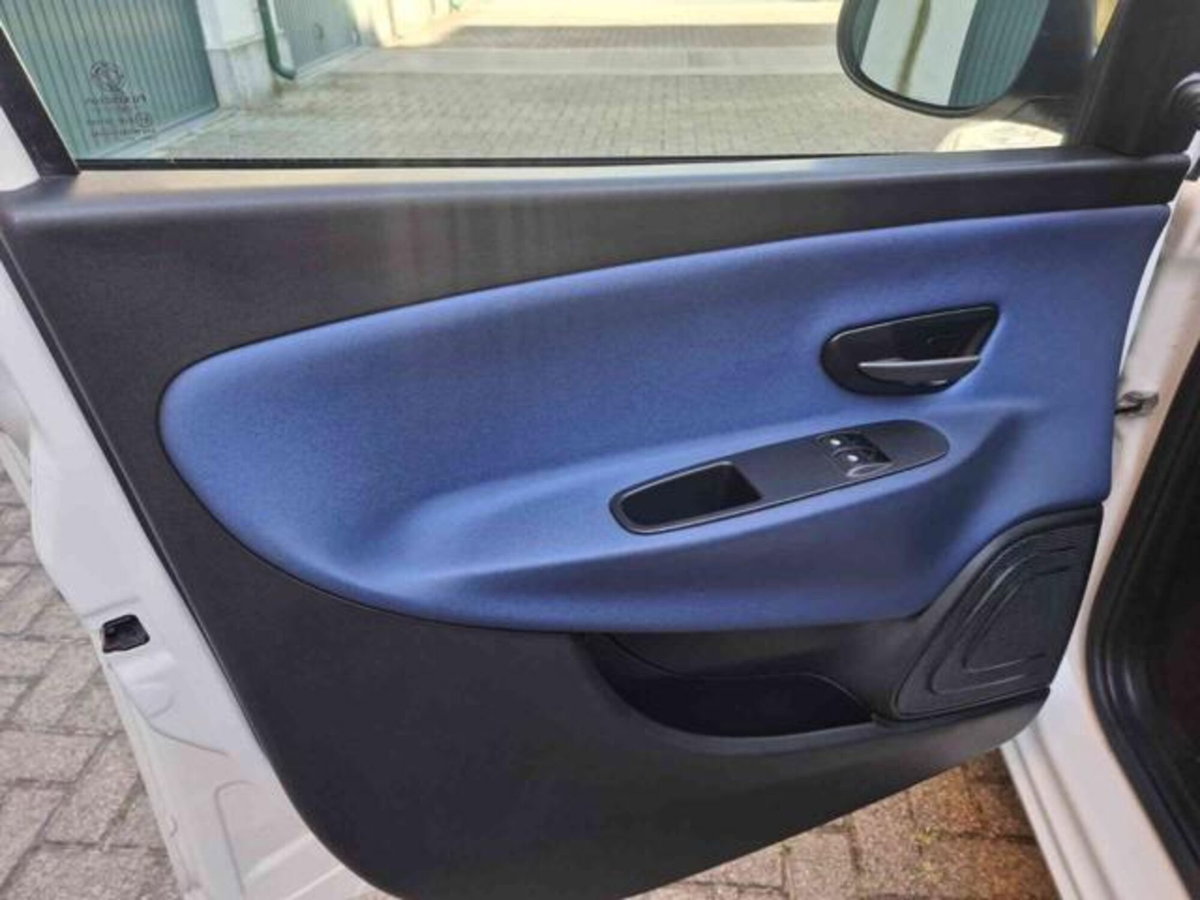 Lancia Ypsilon 1.2 69 CV 5 porte GPL Ecochic Gold (10)