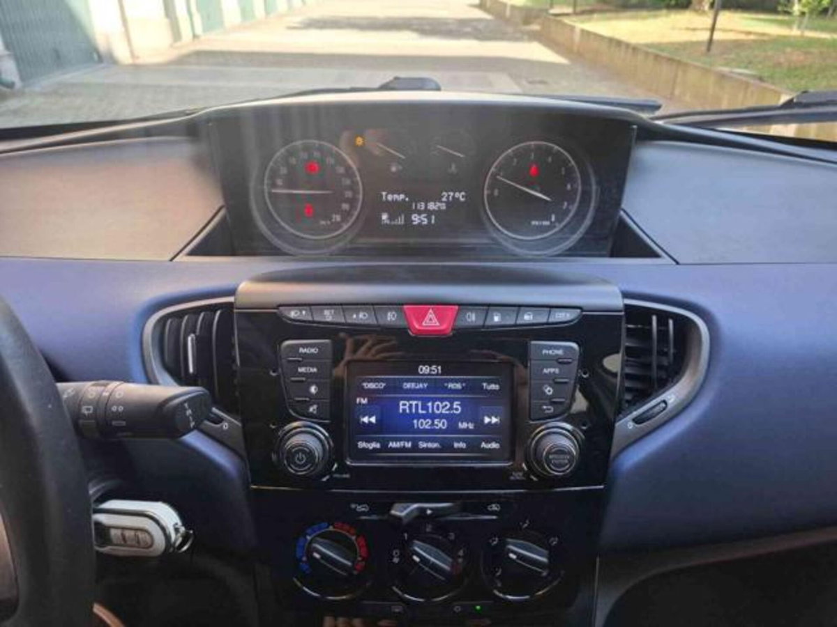 Lancia Ypsilon 1.2 69 CV 5 porte GPL Ecochic Gold (12)