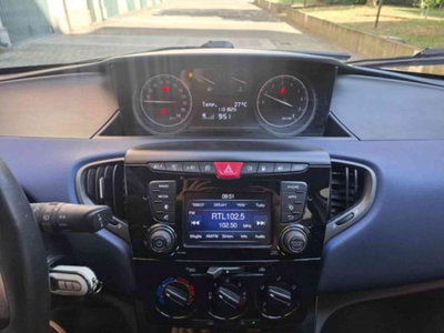 Lancia Ypsilon 1.2 69 CV 5 porte GPL Ecochic Gold (12)