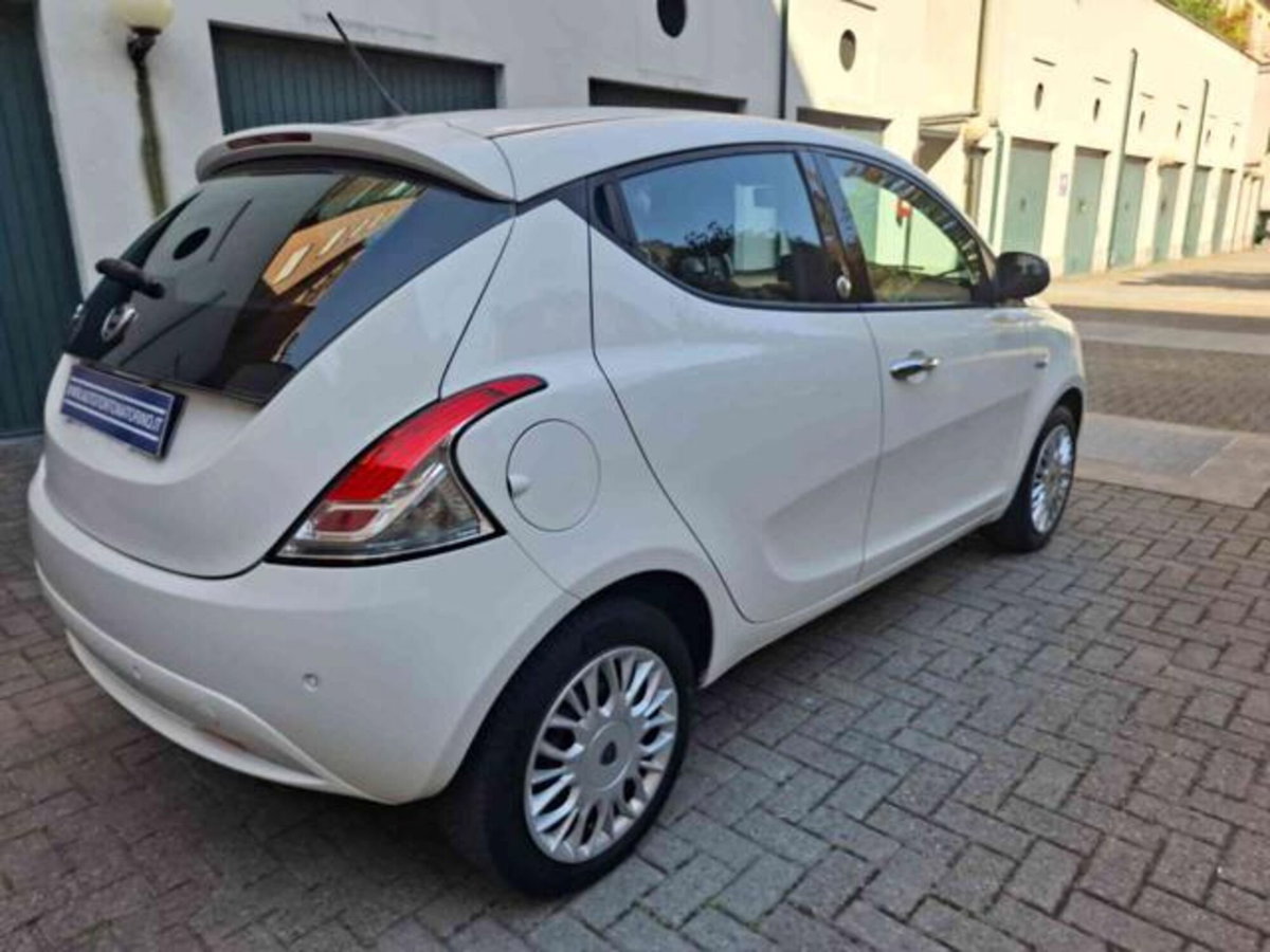 Lancia Ypsilon 1.2 69 CV 5 porte GPL Ecochic Gold (5)