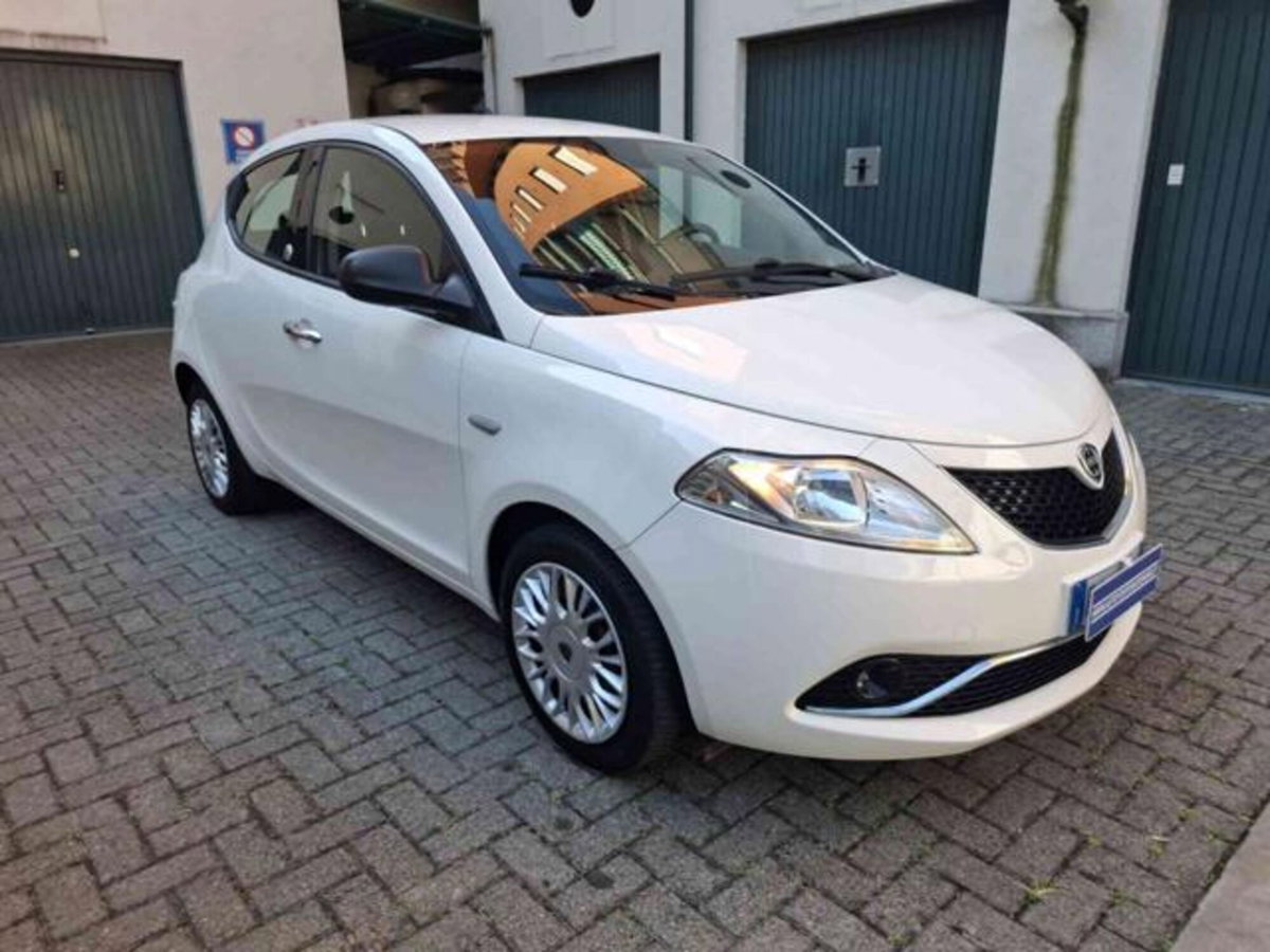 Lancia Ypsilon 1.2 69 CV 5 porte GPL Ecochic Gold (7)