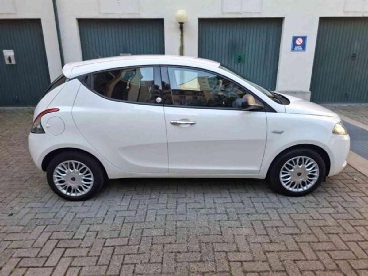 Lancia Ypsilon 1.2 69 CV 5 porte GPL Ecochic Gold (8)