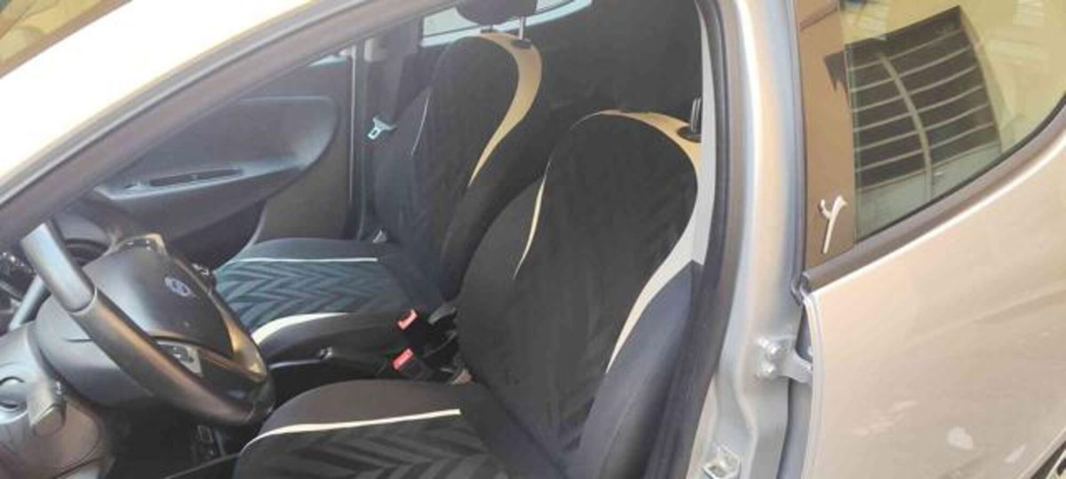 Lancia Ypsilon 1.2 69 CV 5 porte Gold (10)