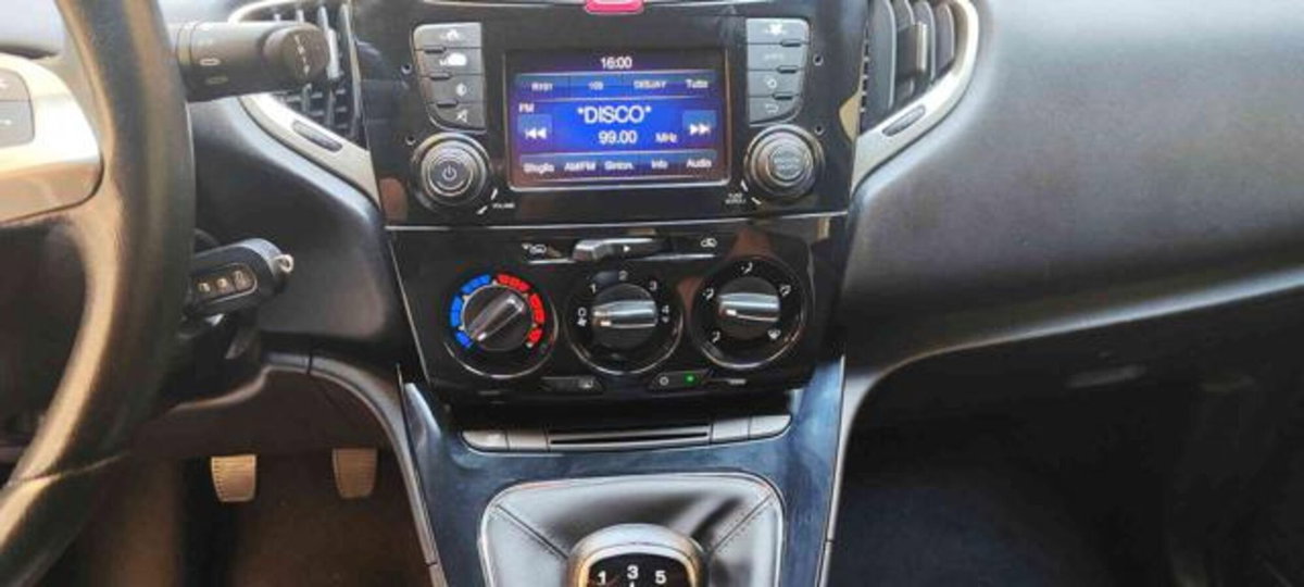 Lancia Ypsilon 1.2 69 CV 5 porte Gold (13)
