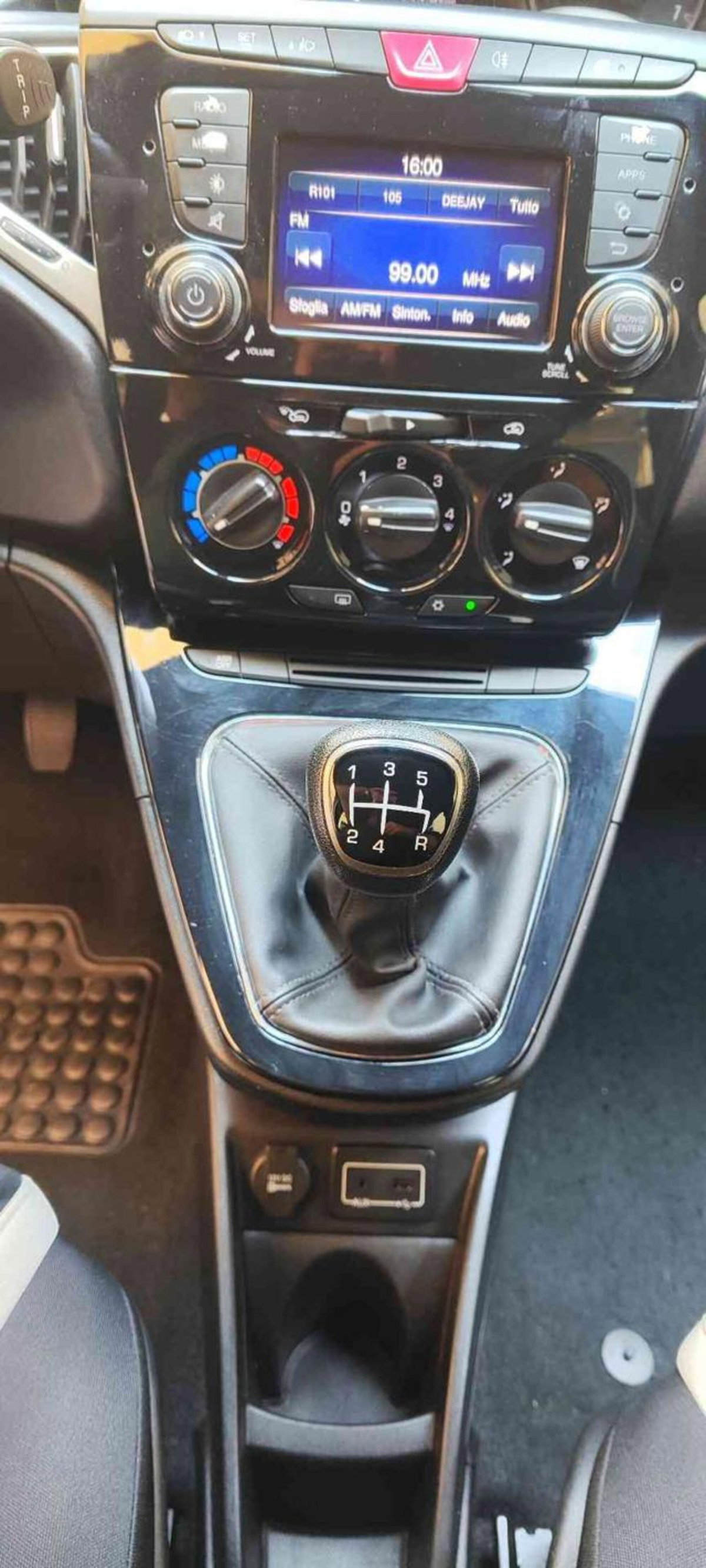 Lancia Ypsilon 1.2 69 CV 5 porte Gold (14)