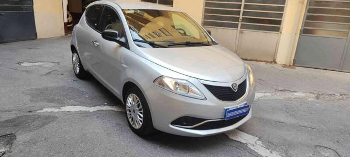Lancia Ypsilon 1.2 69 CV 5 porte Gold (3)