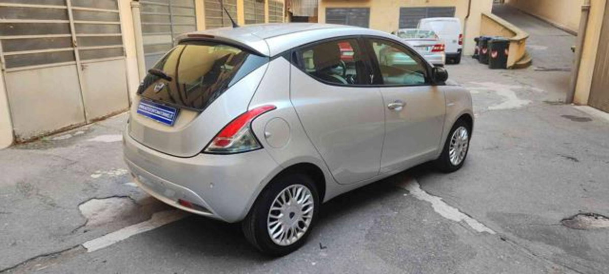 Lancia Ypsilon 1.2 69 CV 5 porte Gold (4)